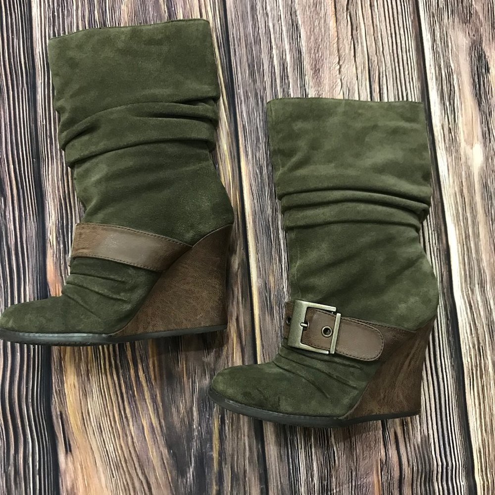 Dr. Scholl's "Fable" Olive Suede Boot, size 6.5